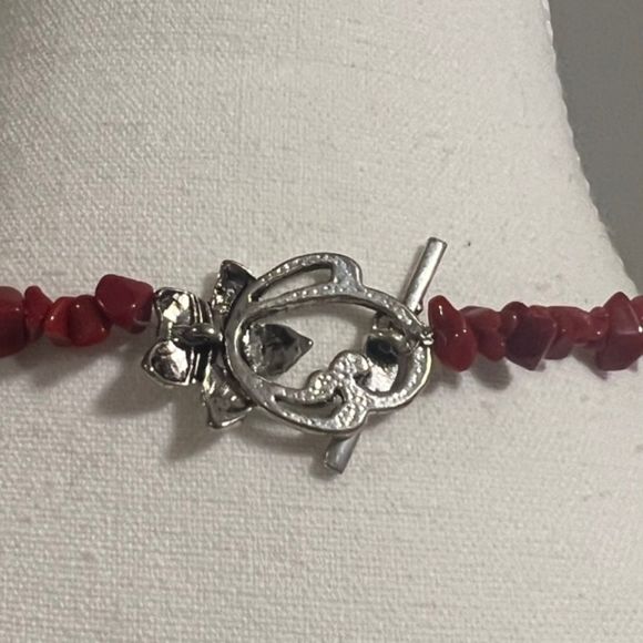 Red Rose Coral Bead Lucite Round Pendant Toggle Clasp 22 Inch Necklace - Picture 6 of 7